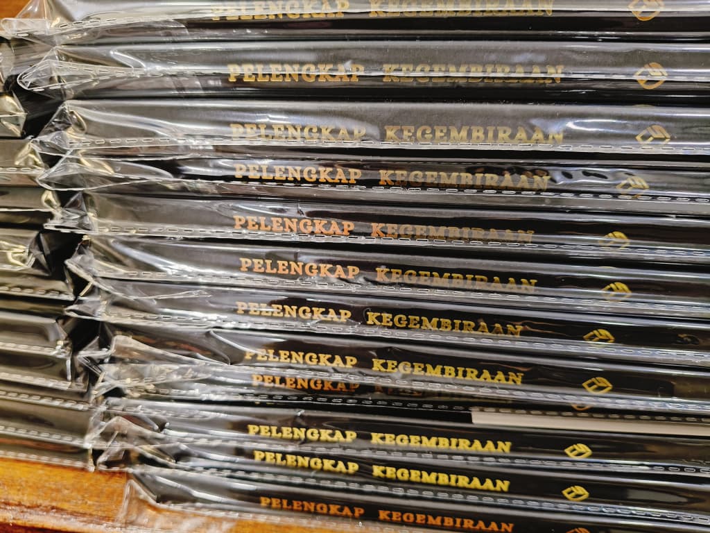 Stok Jurnal Pelengkap Kegembiraan yang siap dibungkus