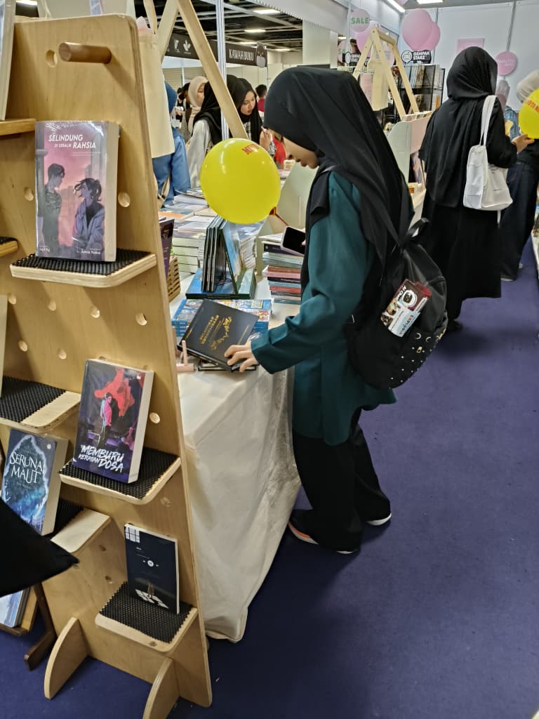 Jurnal Pelengkap Kegembiraan di ruang pameran buku