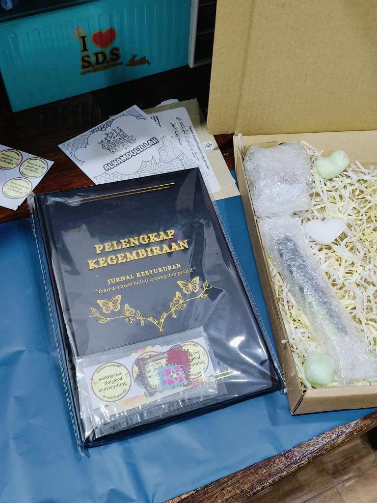 Pakej Jurnal Pelengkap Kegembiraan bersama pembungkusan