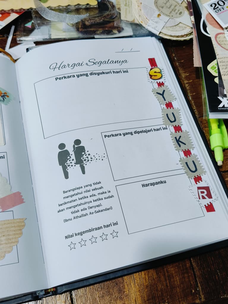 Halaman kosong Jurnal Kesyukuran sedia untuk ditulis